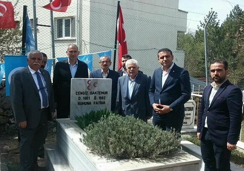 Mezarlıktan Türk Bayrağı Çalındığı İddiası