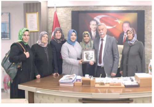 AK Parti Kadın Kolları Belediye Başkanını Ziyaret Ettiler