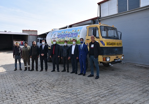 Doğanşehir Belediyesi Hurda Araçlardan Sulama Aracı Yaptı